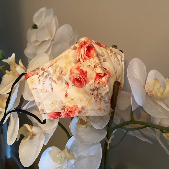 🆑 Floral Face Mask with Built In Filter/Nose Bar - Picture 2 of 14